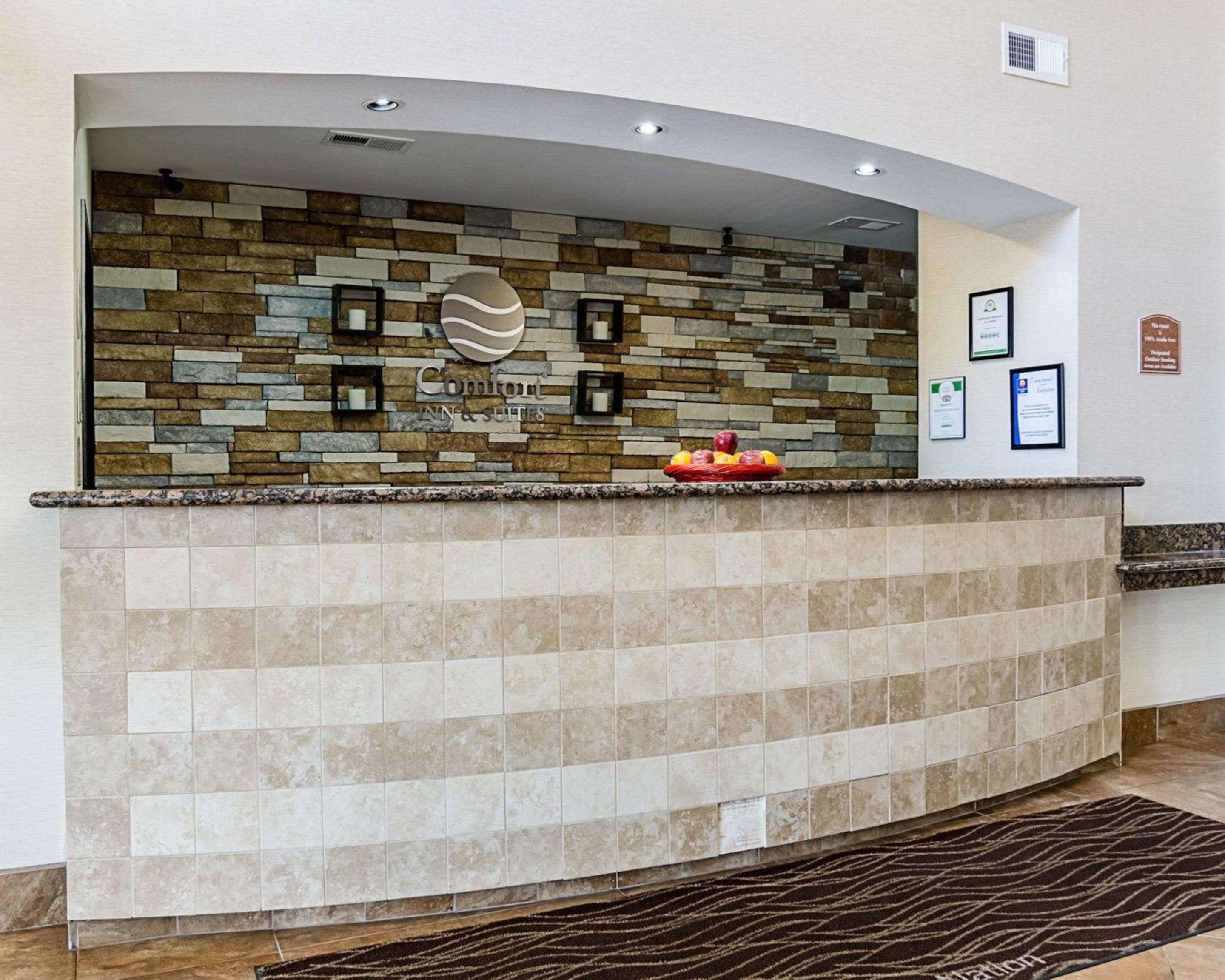 Comfort Inn & Suites Lawrence - University Area Exterior foto