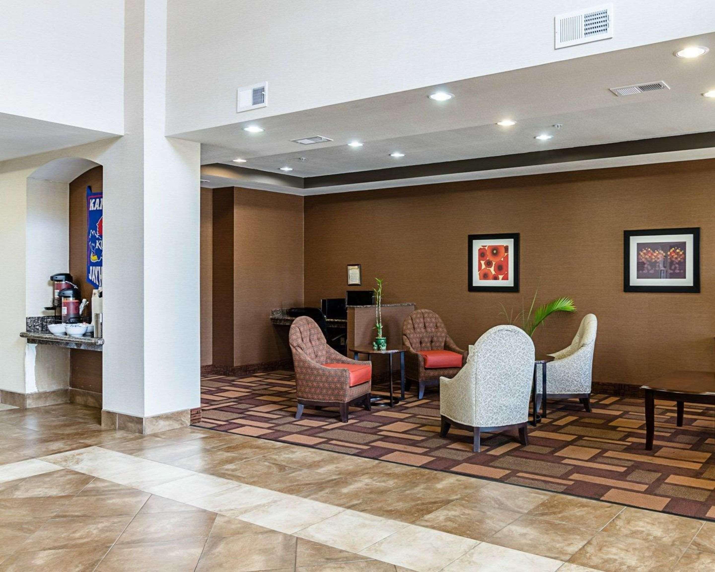 Comfort Inn & Suites Lawrence - University Area Exterior foto